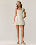 Beyaz Dokulu Fiyonklu Slip Mini Elbise
